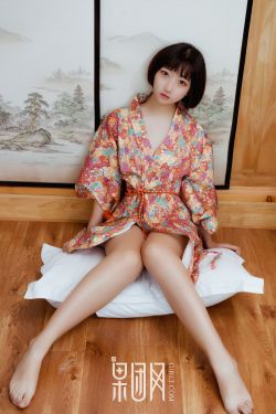 女生去掉所有服装没有小内